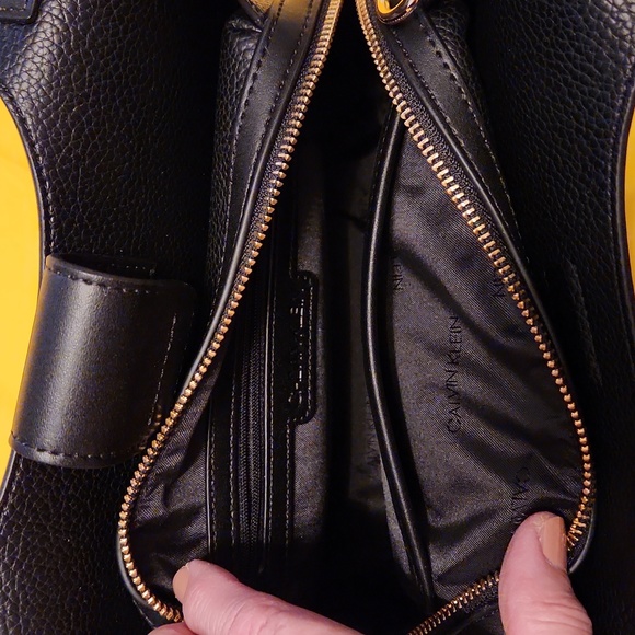 Calvin Klein handbag - Picture 6 of 9